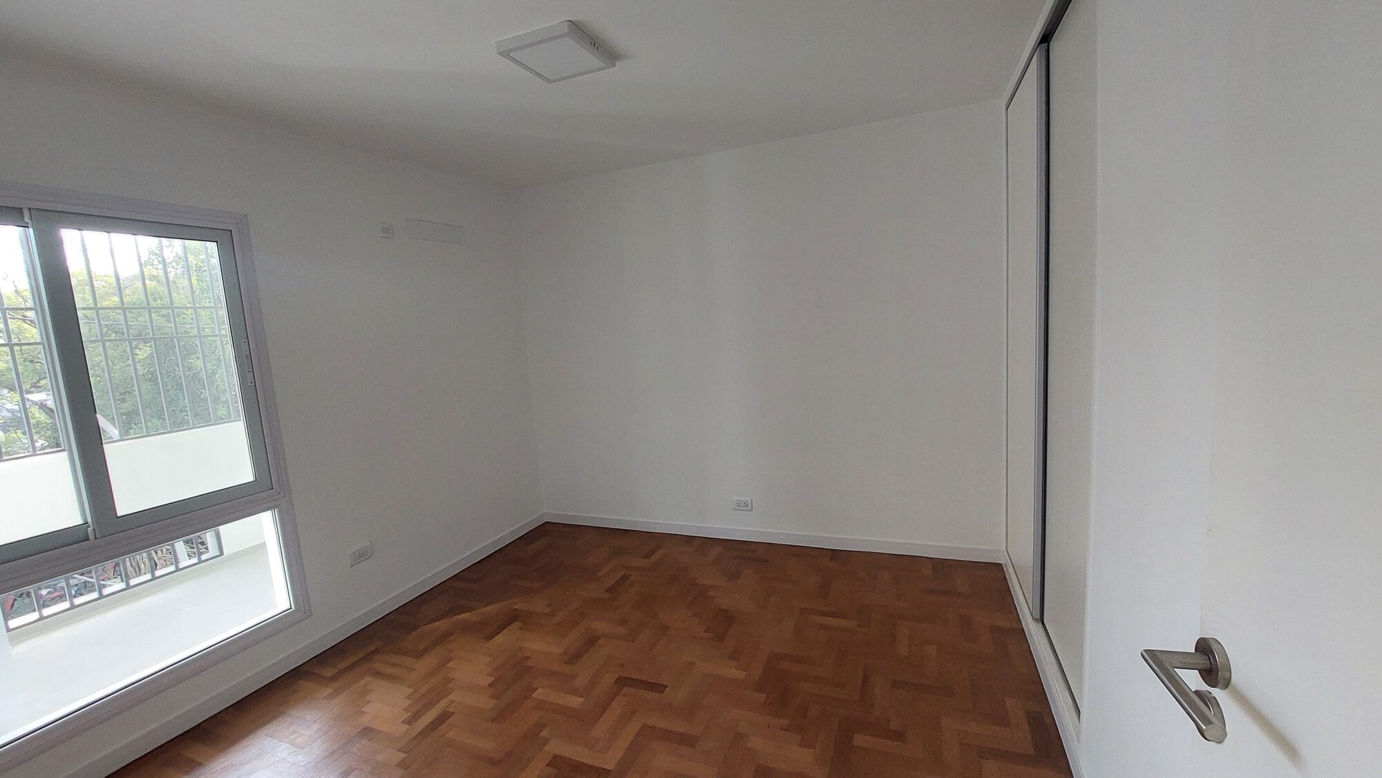 Dormitorio con placard