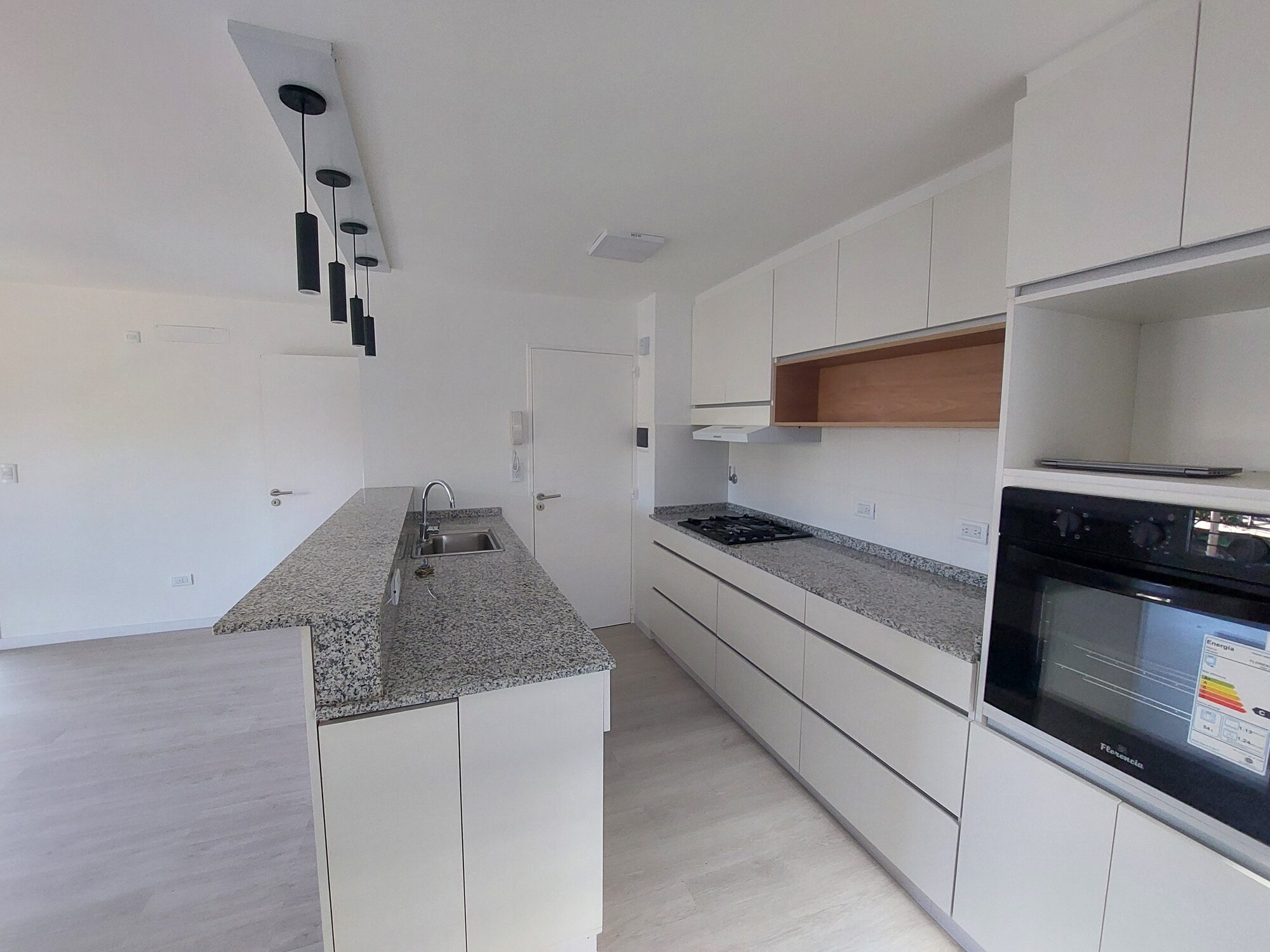Living y cocina, vista amplia
